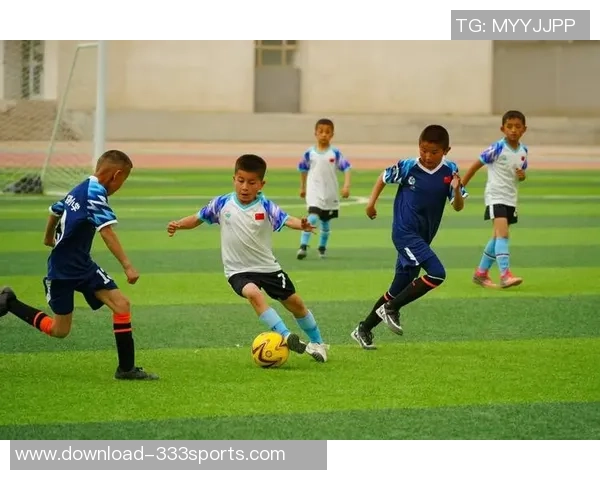 足球上门:探讨足球文化如何融入社区生活与青少年成长